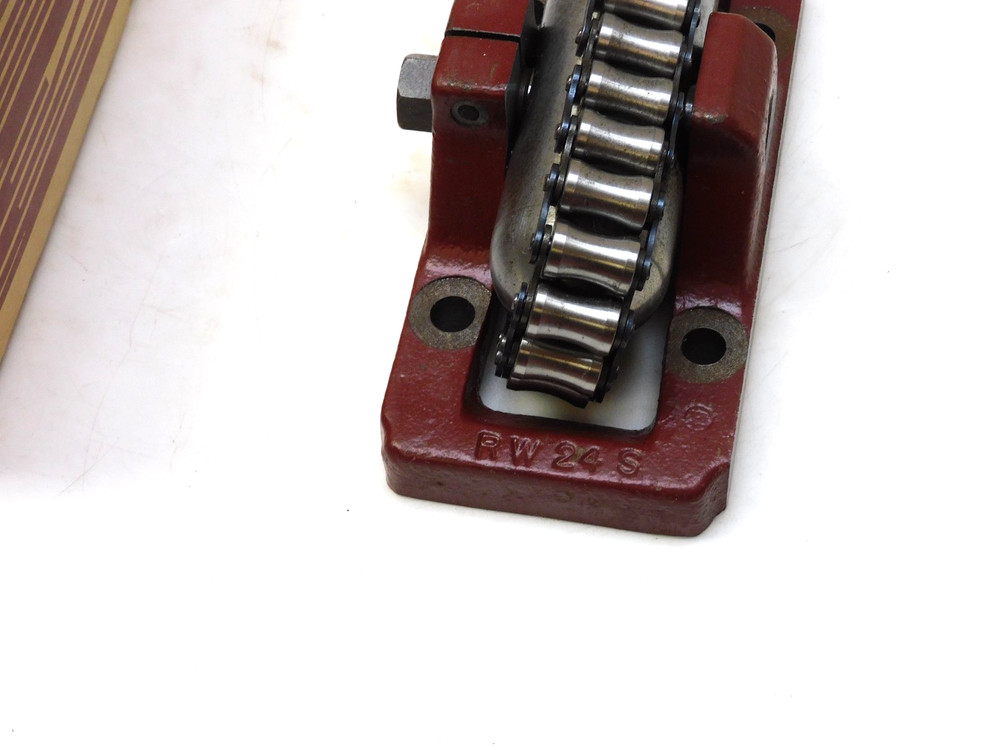 THOMSON RW-24-S ROUNDWAY LINEAR ROLLER BEARING