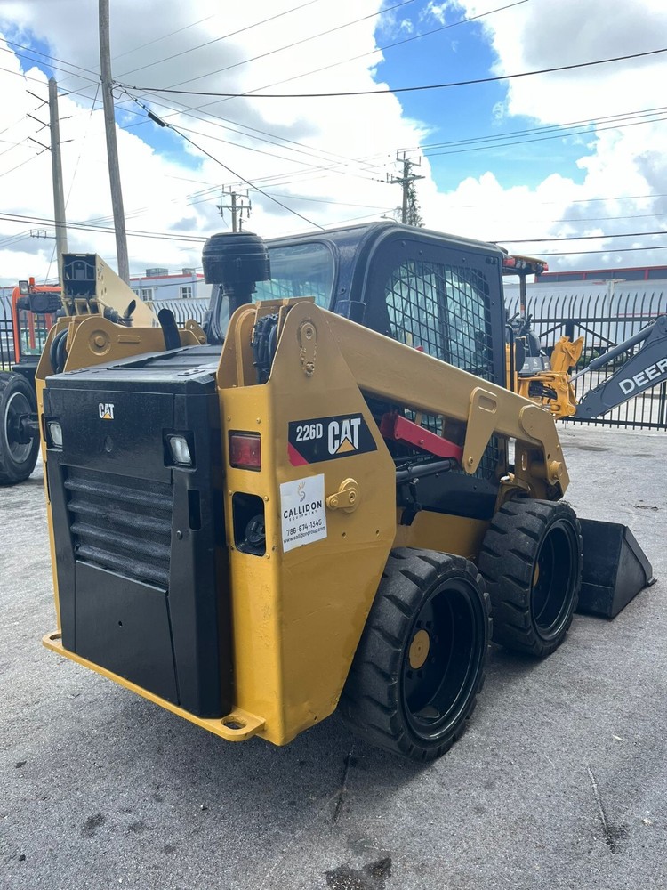 2015 Caterpillar 226D Enclosed Cab Skid Steer Loader