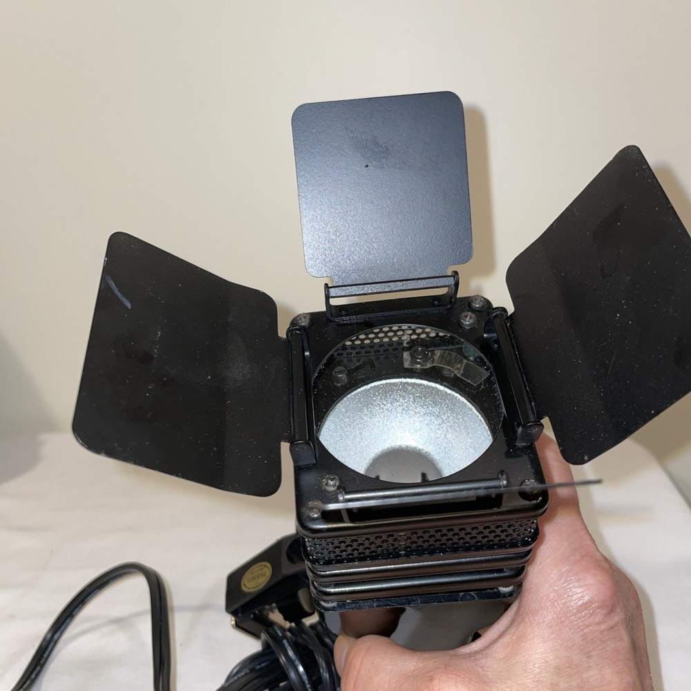 Photography Flood Light w Barn Doors NO Bulb