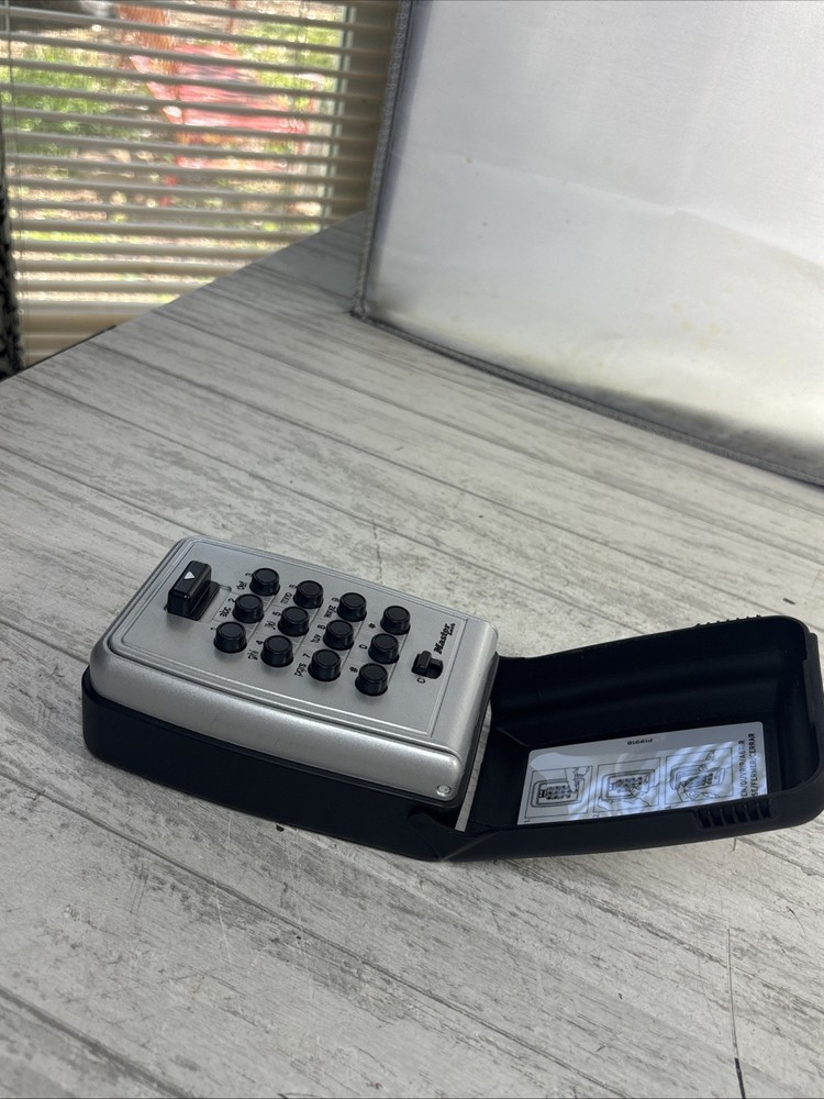 Master Lock 5423D Wall Mount Push Button Lock Box Secure Key Storage Ready 2 Use