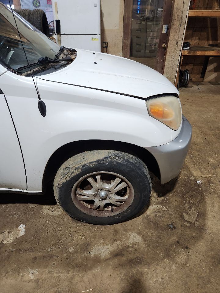 01-05 RAV4 Driver Front Left Door Glass