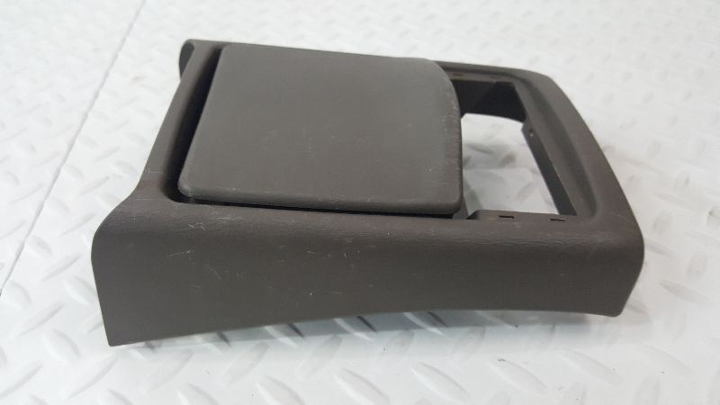 2000 Subaru Outback Rear Center Console Cup Holders