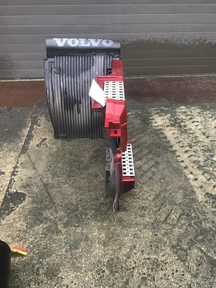 For 2013 VOLVO VNL SIDE FAIRING Left , MD