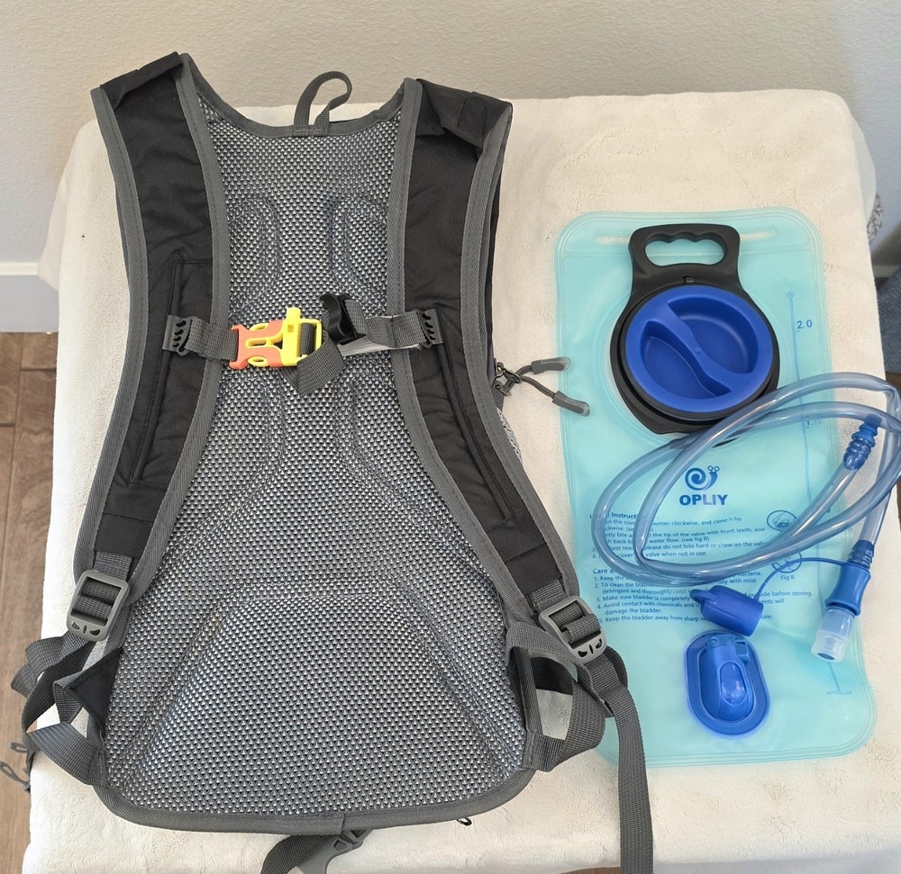 OPLIY Hydration Backpack with A 2L Water bladder.