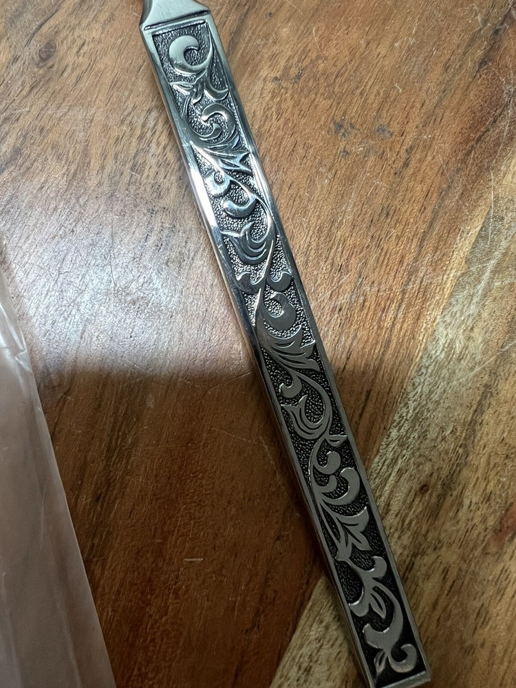 The spoon measures approximately 7 1/2" long.