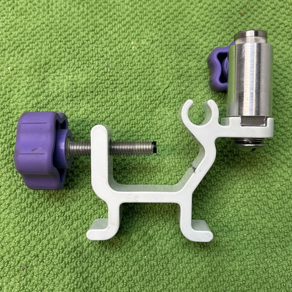 One Covidien Kangaroo Pump Pole Clamp