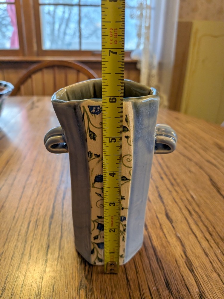 Meya - Small Decorative Pottery Extruded Vase