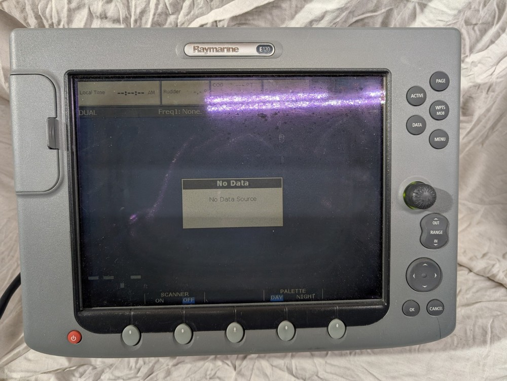 Raymarine E120 Chartplotter
