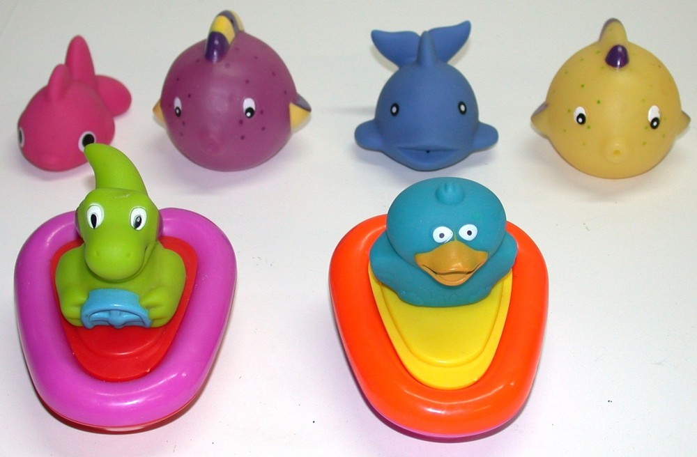 6 Pcs Children's Assorted Pool and Bath Floaty Squirty Toys