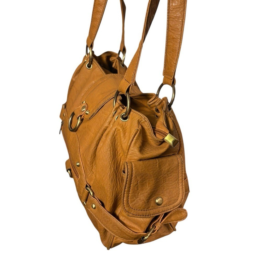 Chic Tan Leather Shoulder Bag