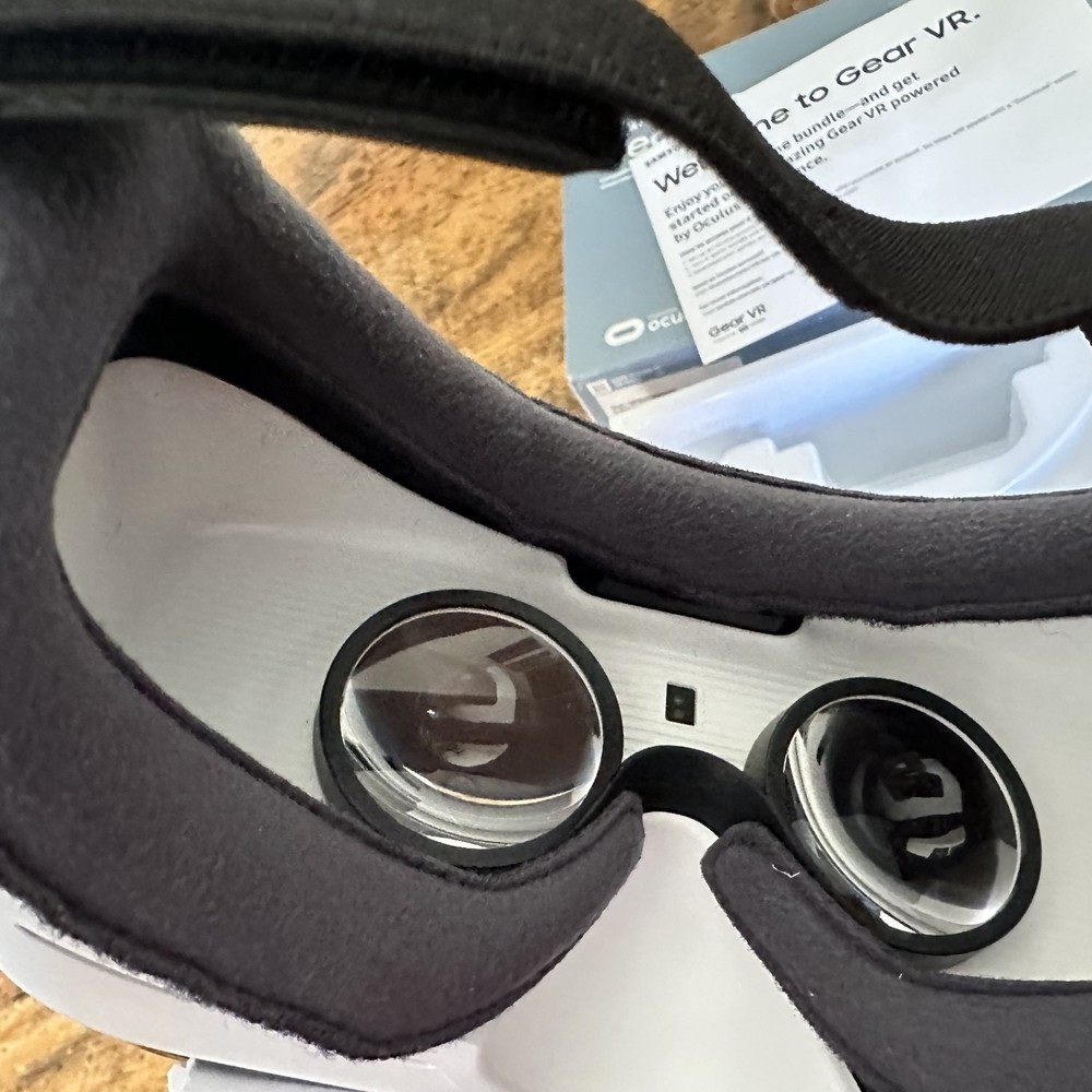 Samsung Gear Smartphone VR Headset Powered By Oculus