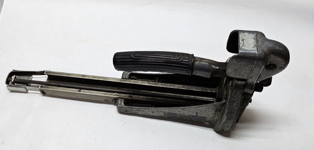 International HB5A56310 Hand Boxer Stapling Machine (Missing Spring)