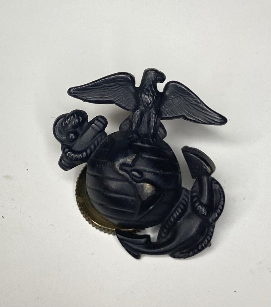 WWII USMC Eagle Globe Anchor Emblem Screw Back