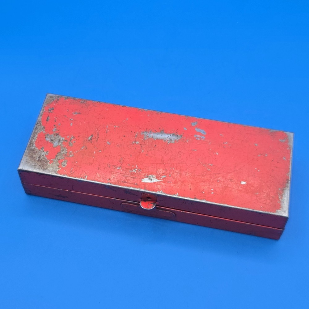 SNAP-ON TOOLS KRA-222B VINTAGE SMALL RED METAL SOCKET SET STORAGE BOX 6.5"