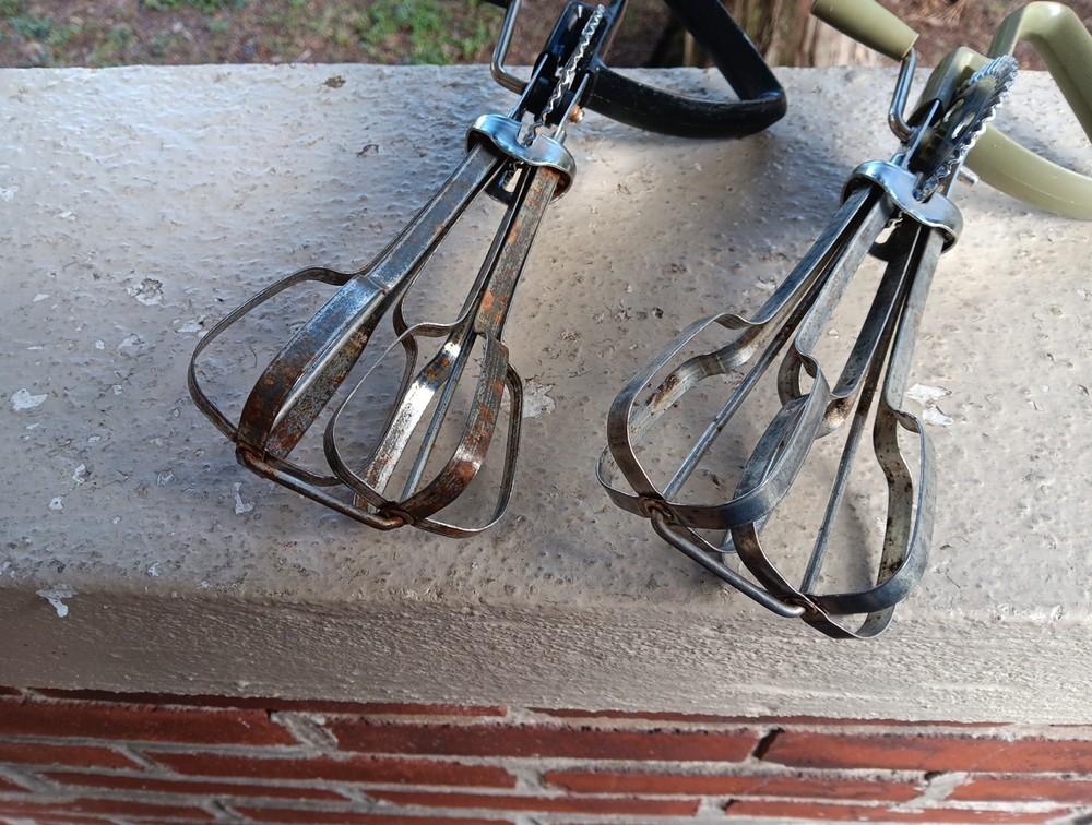 2 VINTAGE EGG BEATERS HAND HELD CRANK MIXER OFFSET HANDLE PRIMITIVE KITCHEN