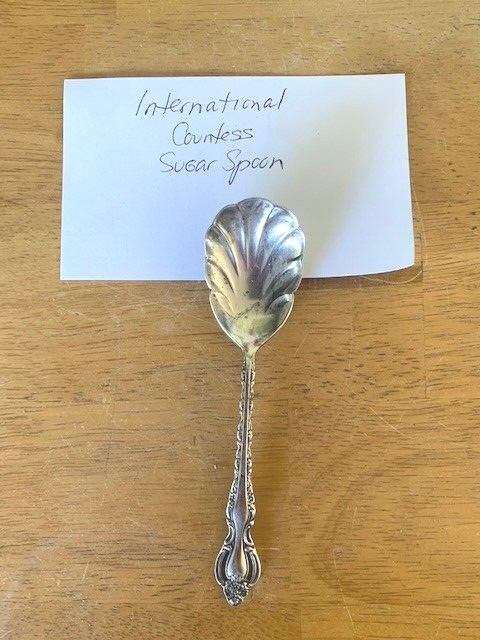 International Deep Silver Countess Sugar Shell Spoon 1969 5 5/8" Long VGUC