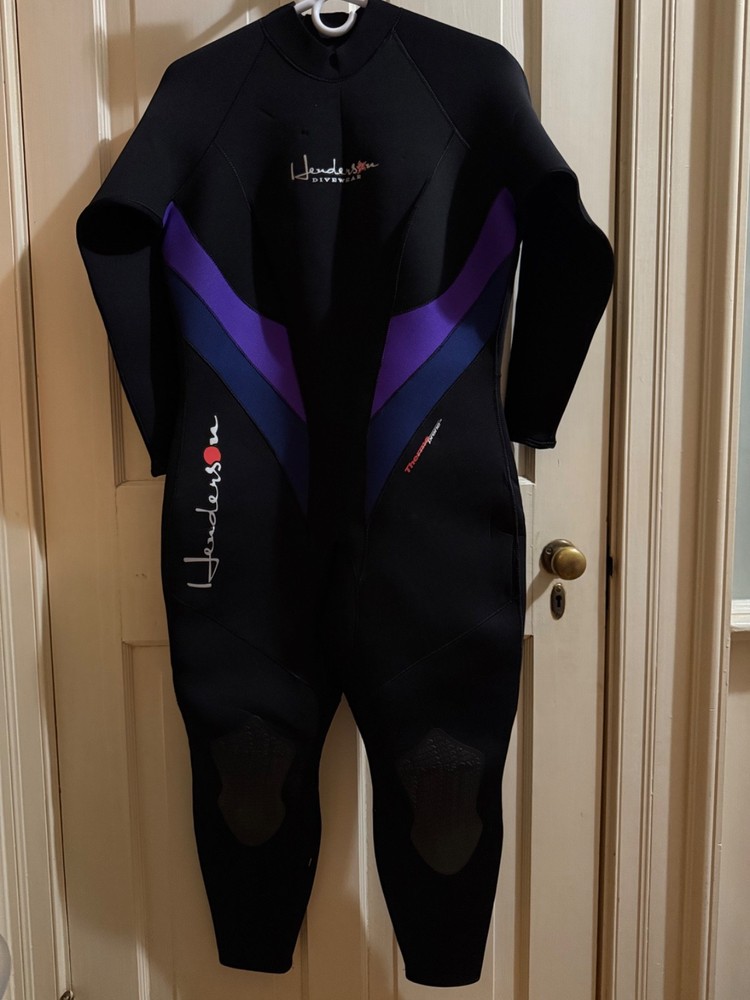 Henderson Women’s WetSuit & Cap NEW