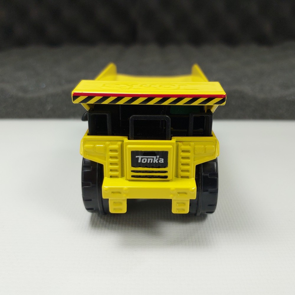 Basic Fun 2020 TONKA Dump Truck Hasbro 1:64 Construction Toy