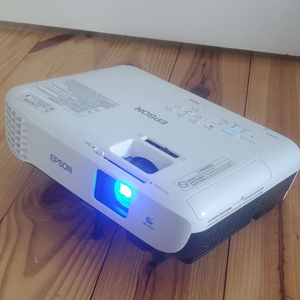 Epson VS250 3LCD Projector, Remote Control, USB VGA, White