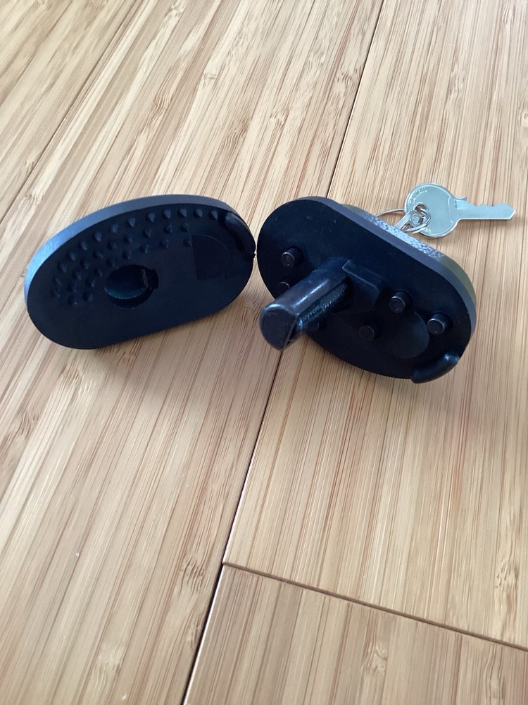 Remington 2 Piece Adjustable Gun Trigger Lock 2 Keys Pre Owned