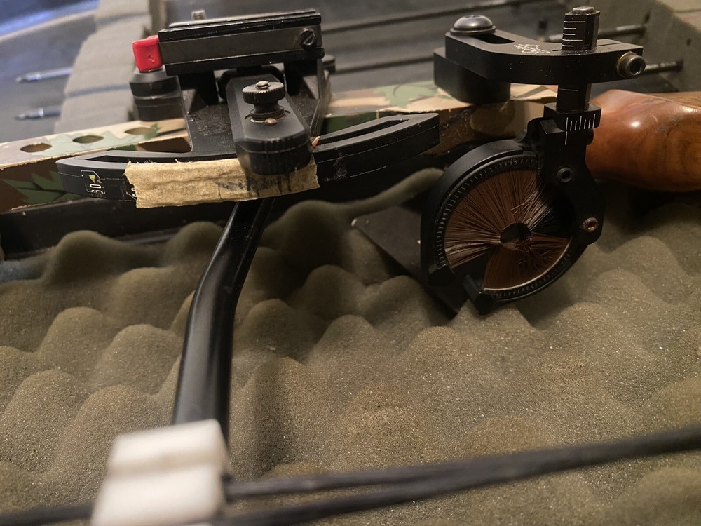 Bullet 225 compound bow left hand used READ DESCRIPTION