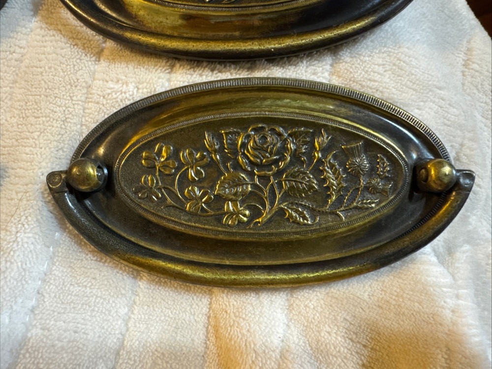 4- VTG Hepplewhite Drawer Pulls 3 Large 1 Medium