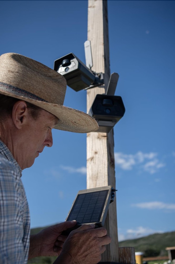 TACTACAM Defend Solar Panel Cellular Security Camera Built-in Battery Backup