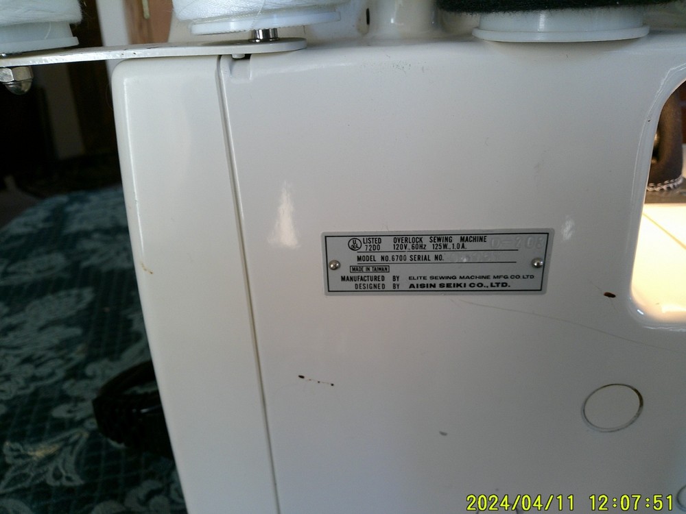 TOYOTA 6700 SEGER SEWING MACHINE (WORKING)
