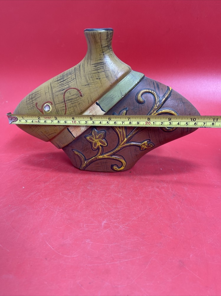 Retro-style Flower Vase Muted Colors Unique Shape