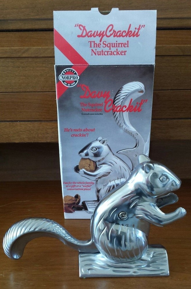Davy Crackit Metal Squirrel Nutcracker Norpro 5 1/2"