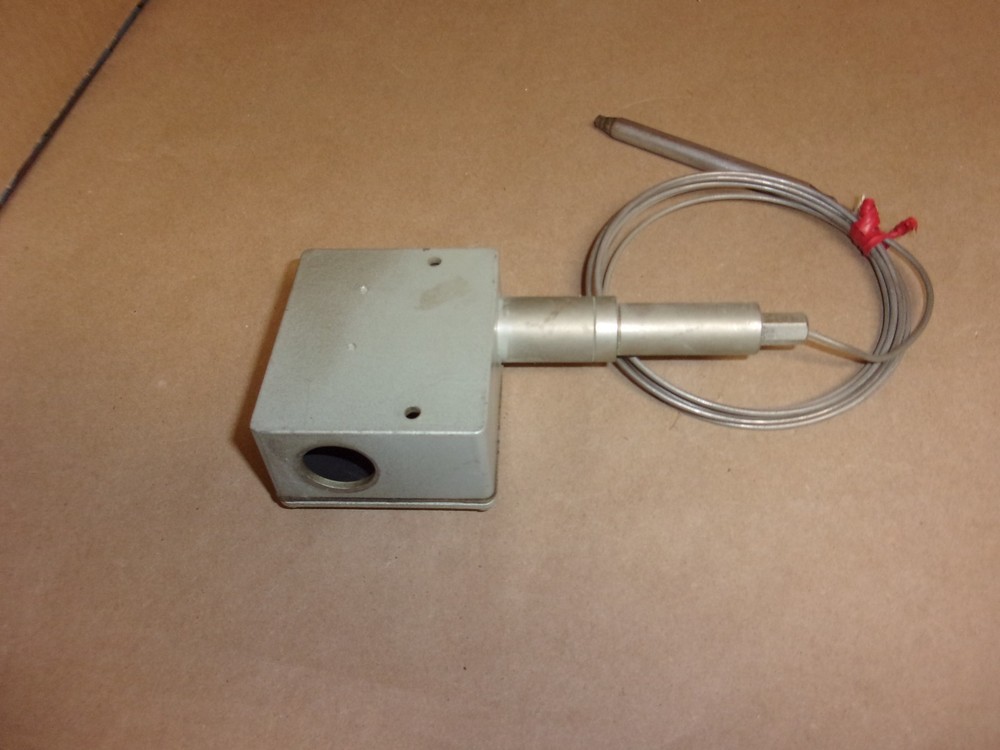 United Electric Temperature Switch F7 9214
