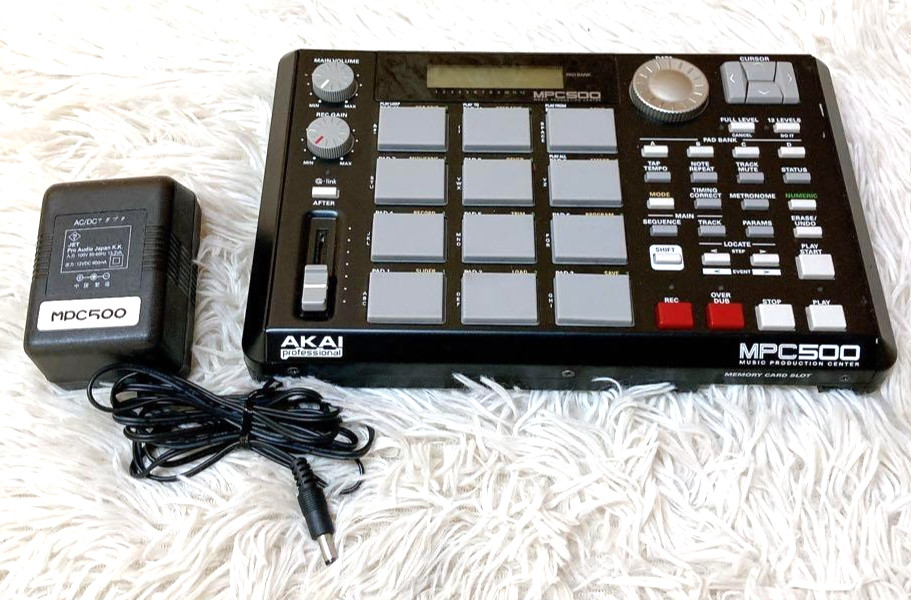 Akai Professional MPC500 Portable Sampler Sequencer Basic functions Tested Used