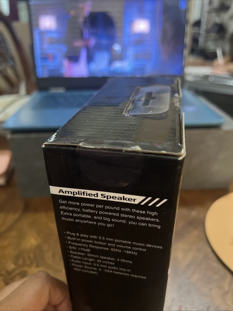 Universal amplified stereo speaker