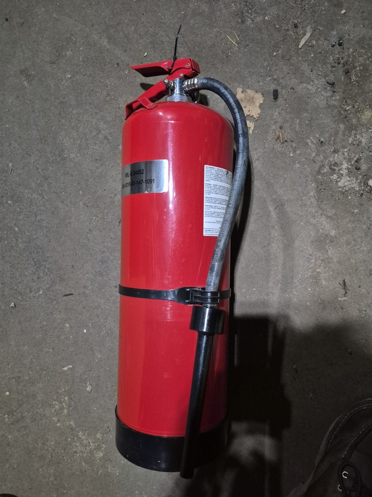 Amerex 2.5 Gallon FOAM Refillable Fire Extinguisher Class 2-A Model 252 Red VERS