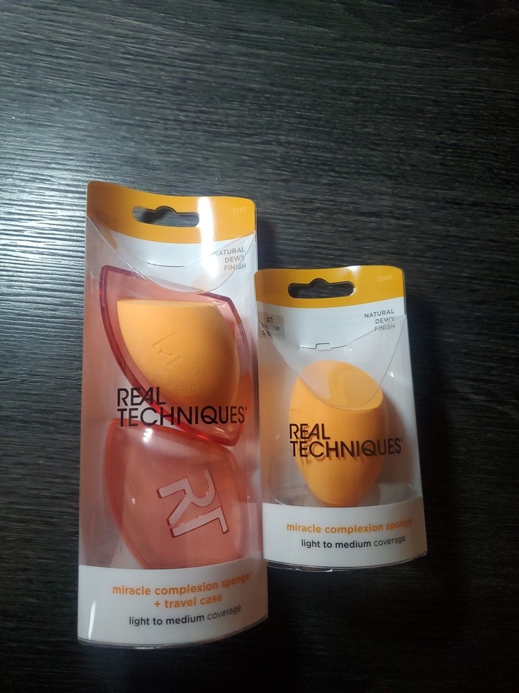Real Techniques Miracle Complexion Sponge Light To Medium Coverage 2 ct w/ Case