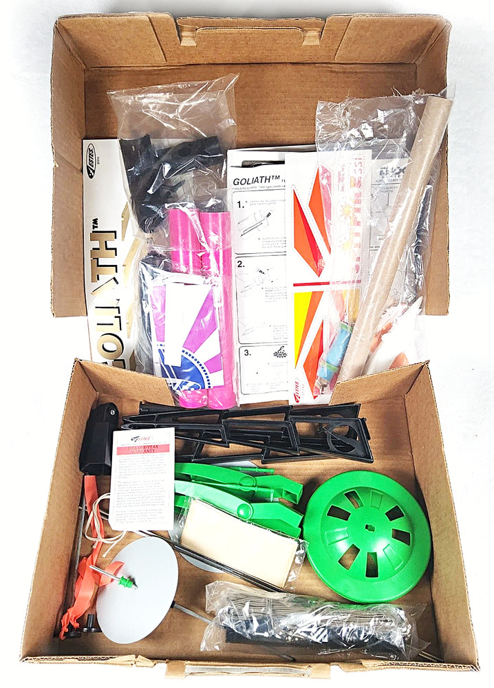 Vintage Estes Range Box Rocket Set 2 Rockets 2 Launch Pads Controller NO ENGINES