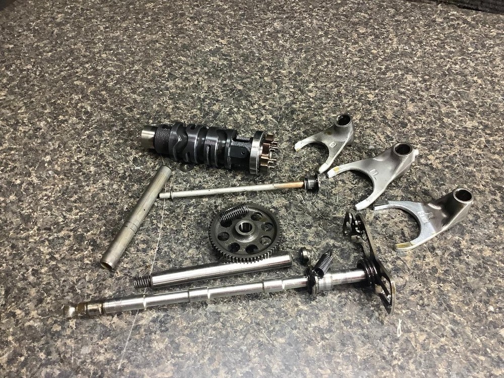 10 Yamaha YZF R1 Shift Fork Drum 2B