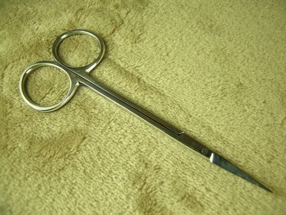 FINE SCISSORS SMALL CURVED 4 "