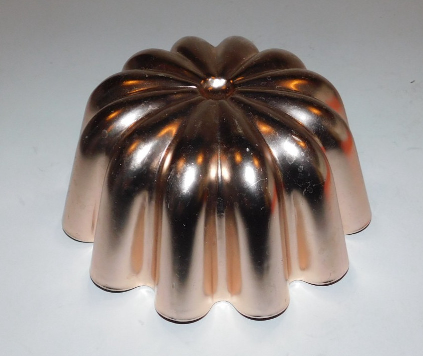 NICE COPPER COLOR JELLO MOLD