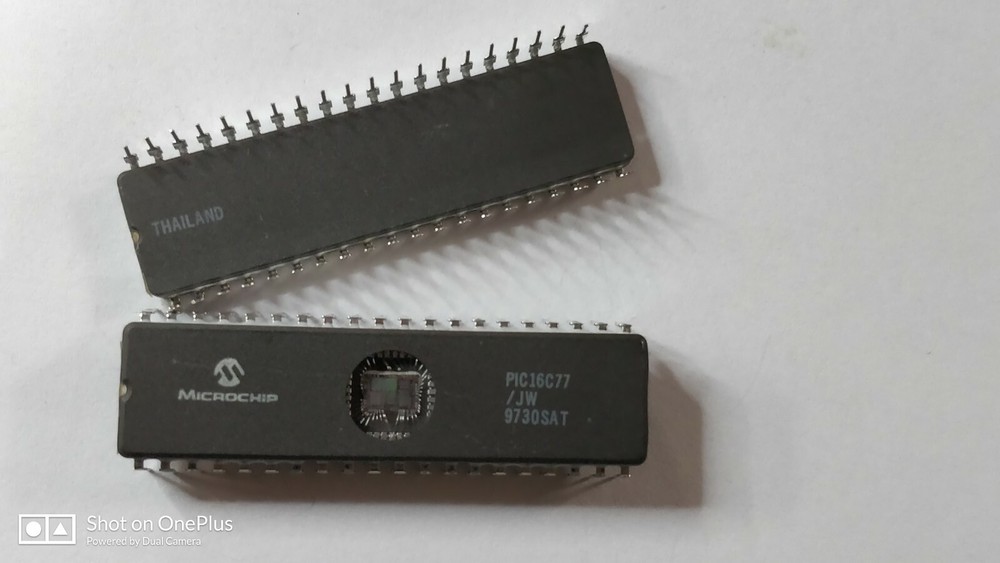 PIC16C77/JW MICHROCHIP MICROCONTROLLER  EPROM X 1 PC.