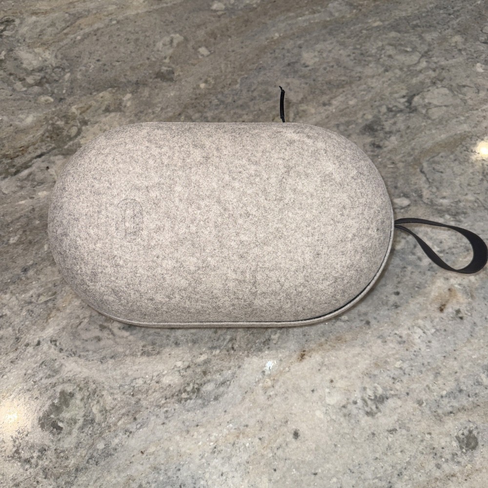Meta Quest 2 Carrying Case for Lightweight, Portable Protection - VR