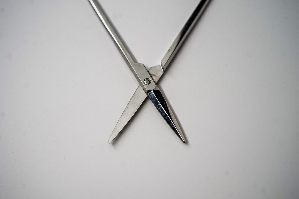V Mueller Gorney Facelift Plastic Surgery Scissors 7-1/4 Inch RH1663 (Used)