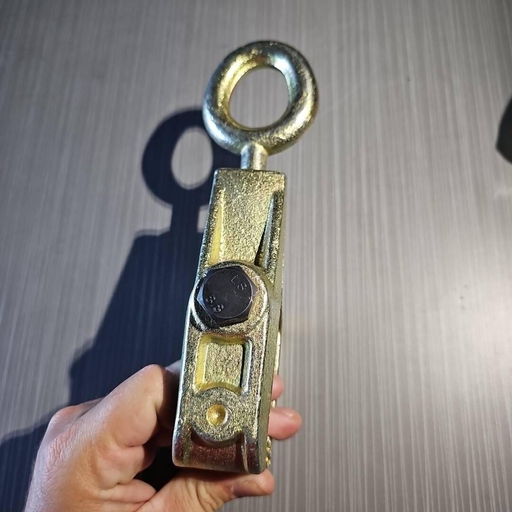 Self-Tightening Pull Clamp for Auto Body Frame Repair
