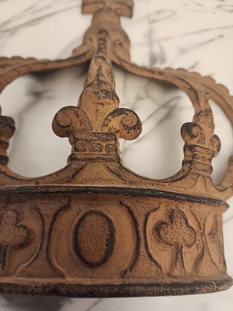 Cast Iron Rust Crown 12" Hanging Wall Decoration