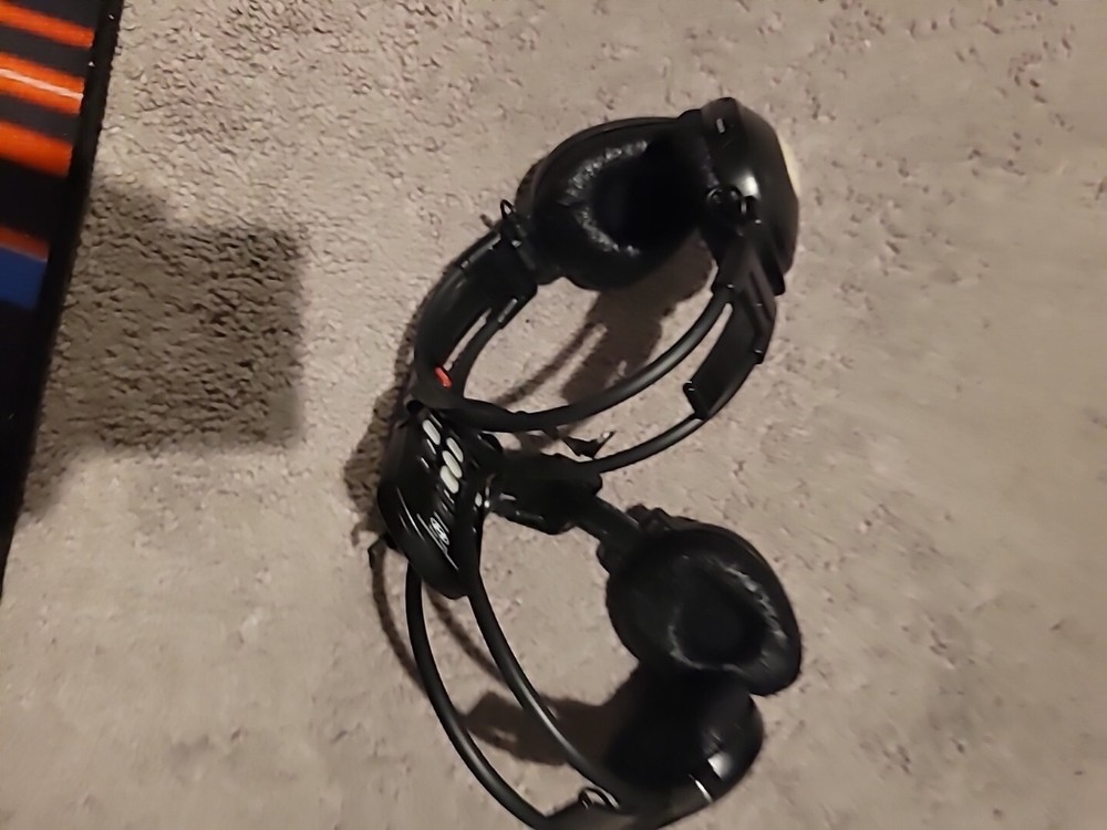 Hyundai Veracruz Headphones And Controller