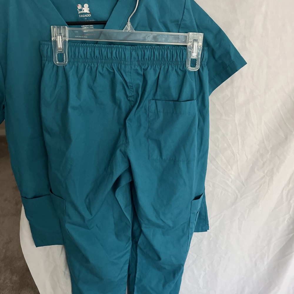 dagacci scrubs set