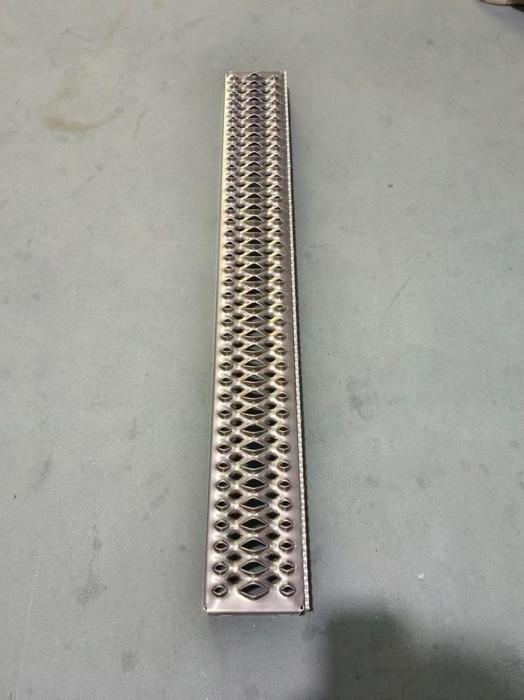 Front Step Kick Panel long 4-3/4" For Kenworth T480