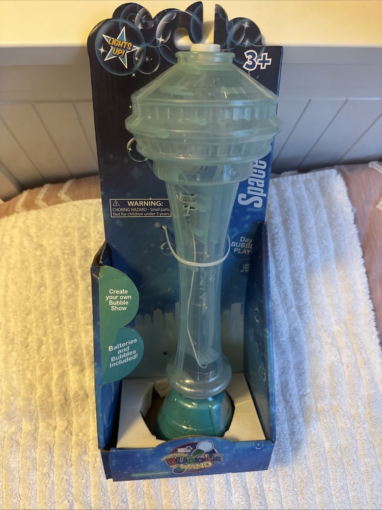 Light Up Seattle Space Needle Bubble Wand