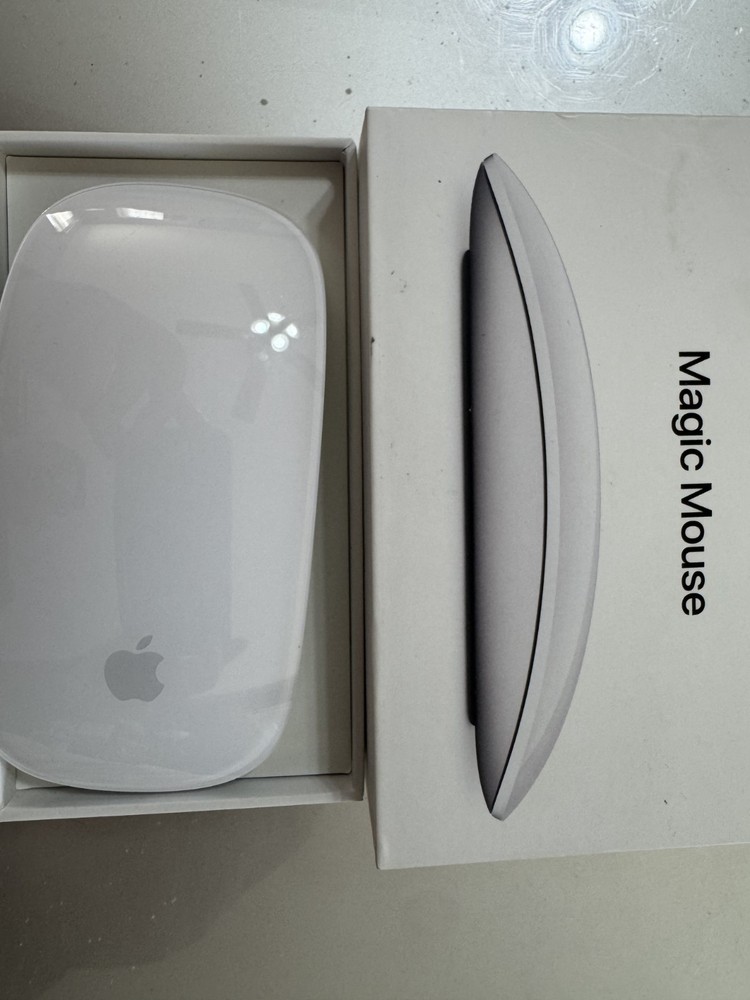 Apple Magic Mouse Multi-Touch Surface lightning CHARGING PORT MK2E3AM/A