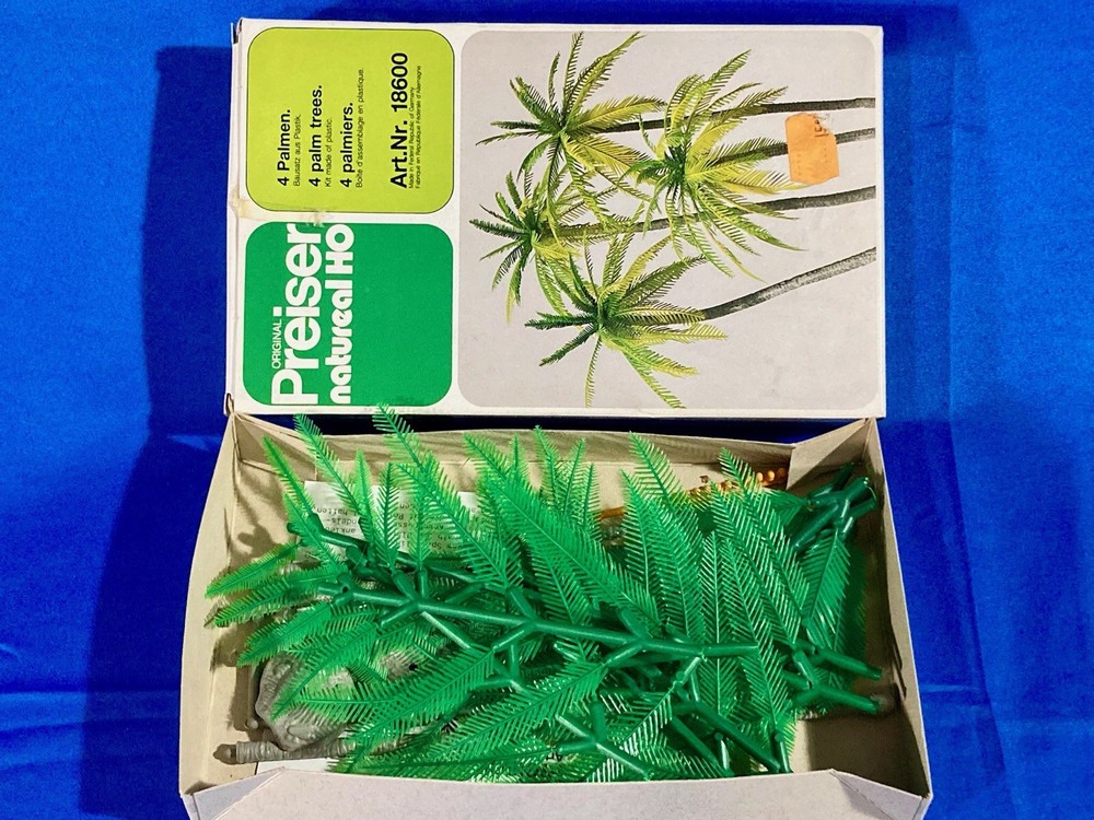Preiser 18600, HO Scale 4 Palm Trees Unassembled Plastic Model Kit